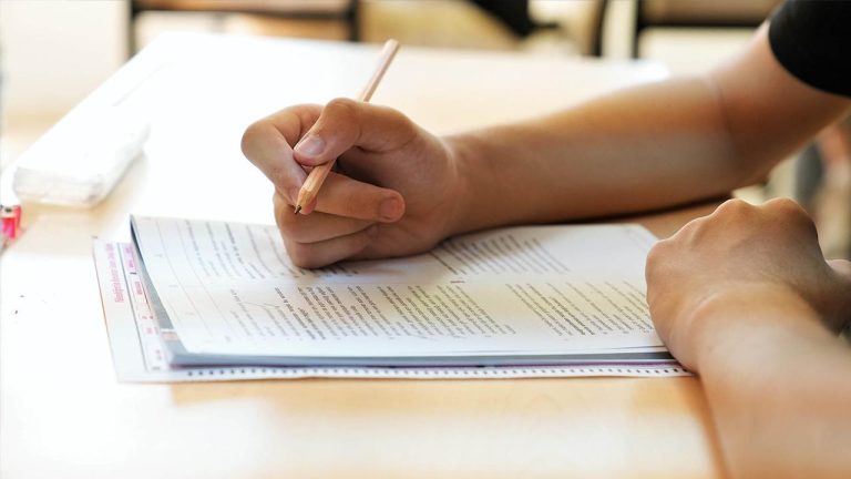 2026 Hukuk Mesleklerine Giriş Sınavı Türkiye genelinde yoğun katılımla gerçekleşti