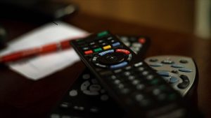 24 Nisan 2026 Cuma Televizyon Rehberi: Bu Akşam Hangi Programlar Ekrana Geliyor?