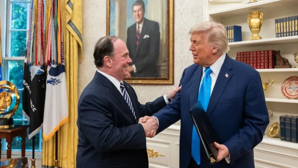 ABD’de ‘Altın filo’ rüyası donanma sekreterini yaktı