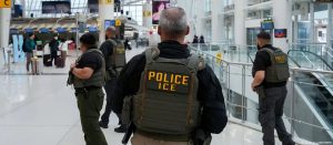 Trump tartışmalı polis gücü ICE’ın adını NICE yapıyor