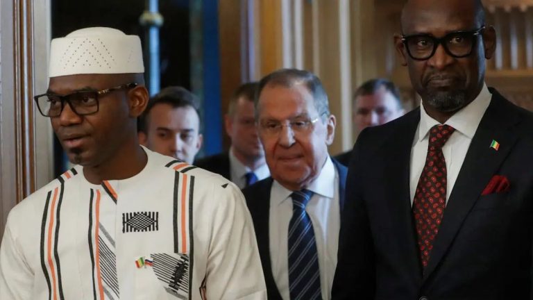 Mali Savunma Bakanı intihar saldırısında öldü