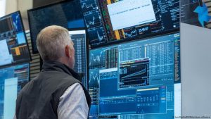 ABD’nin İran gerginliği petrol fiyatlarını dört yılın zirvesine taşıdı