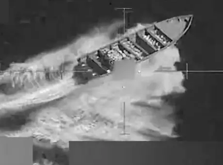 ABD’nin Pasifik’teki uyuşturucu taşıyan tekneye saldırısı yargısız infaz tartışmalarını alevlendirdi