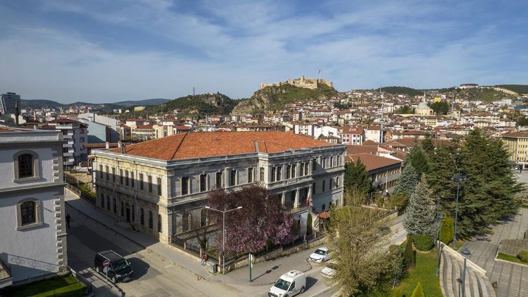 Abdurrahmanpaşa Lisesi: 141 Yıllık Eğitim Çınarı