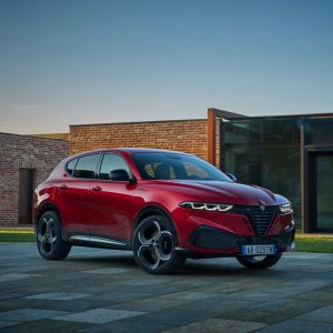 Alfa Romeo’nun Hibrit C-SUV’u Tonale Türkiye’de Showroomlarda Yerini Aldı