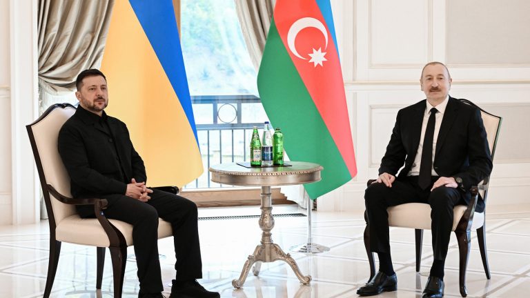 Aliyev ve Zelenski Azerbaycan’da Önemli Zirvede Buluştu: Bölgesel İş Birliği Ele Alındı