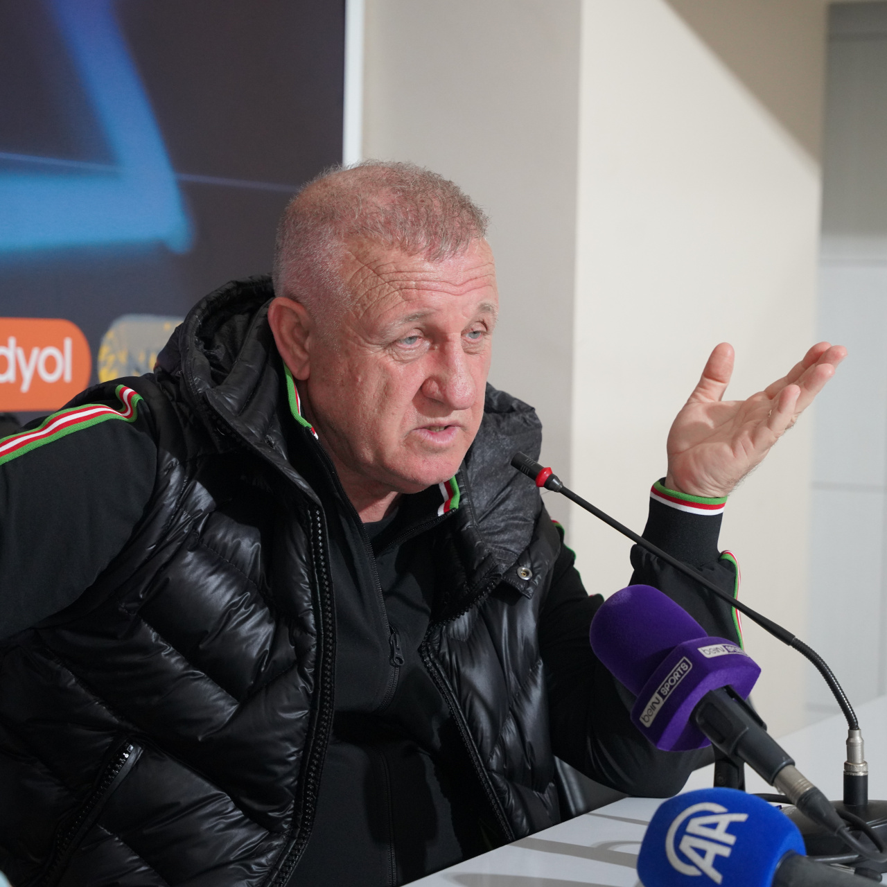 Amed Sportif Faaliyetler’de Teknik Direktör Mesut Bakkal Görevinden Ayrıldı