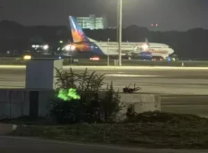 Antalya Havalimanı’nda pilotun rahatsızlanması üzerine uçak acil iniş yaptı