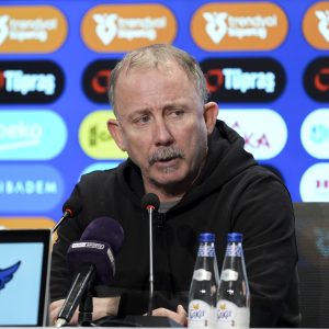 Beşiktaş Teknik Direktörü Sergen Yalçın, Karagümrük Beraberliği Sonrası Oyun Eleştirisinde Bulundu