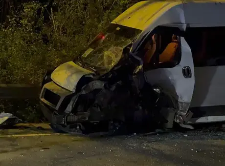 Beykoz’da meydana gelen kazada minibüs ile otomobilin çarpışması sonucu 11 kişi yaralandı