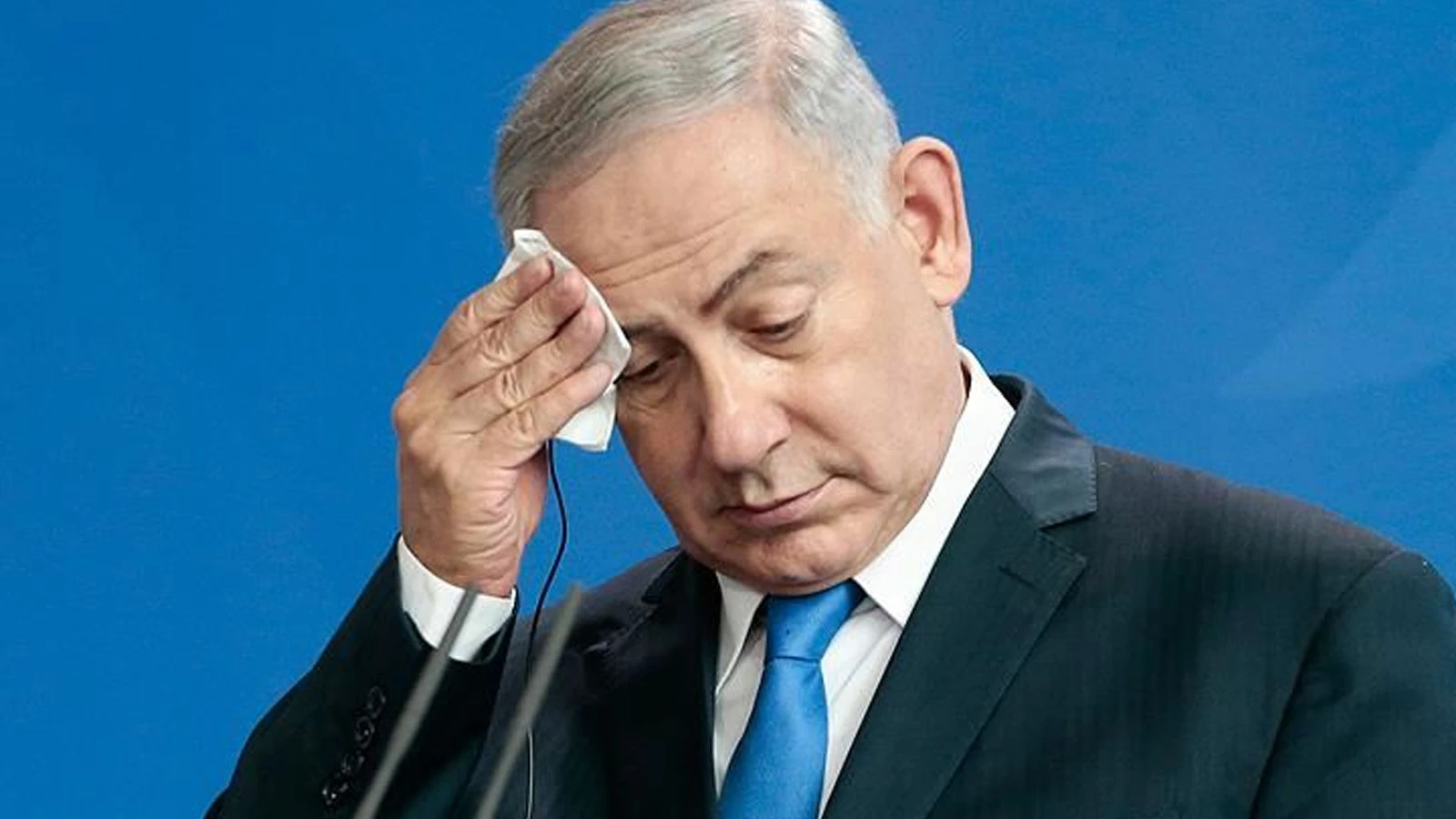 Binyamin Netanyahu yolsuzluk davasında iki aylık aranın ardından mahkemede