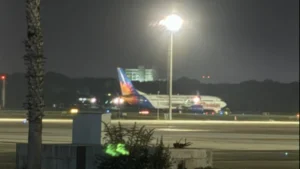 Birleşik Krallık’tan kalkan uçak pilotun rahatsızlanması üzerine Antalya’ya acil iniş yapmak zorunda kaldı