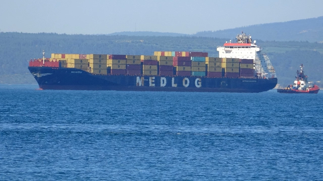 Çanakkale Boğazı’nda MED BEYKOZ konteyner gemisi arıza nedeniyle Karanlık Liman’a yönlendirildi