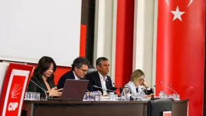 CHP, Özgür Özel liderliğinde yeni saha stratejisiyle dört ana başlıkta harekete geçiyor