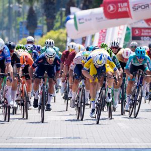 Cumhurbaşkanlığı Türkiye Bisiklet Turu’nun Çeşme-Selçuk Etabını Tom Crabbe Kazandı