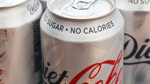 Diyet Kola Krizinde Yeni Perde: İran ve ABD Gerilimi Rafları Boşalttı