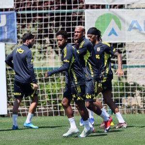 Fenerbahçe, yabancı oyuncu sayısındaki artışla kadro revizyonuna hazırlanıyor