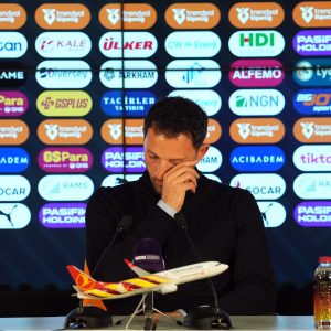 Fenerbahçe’de Domenico Tedesco ile yollar ayrıldı, yeni dönem yardımcı antrenör Göle ile başlıyor