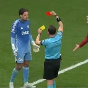 Fenerbahçe’nin kalecisi Ederson itirazlarıyla derbide kırmızı kart gördü
