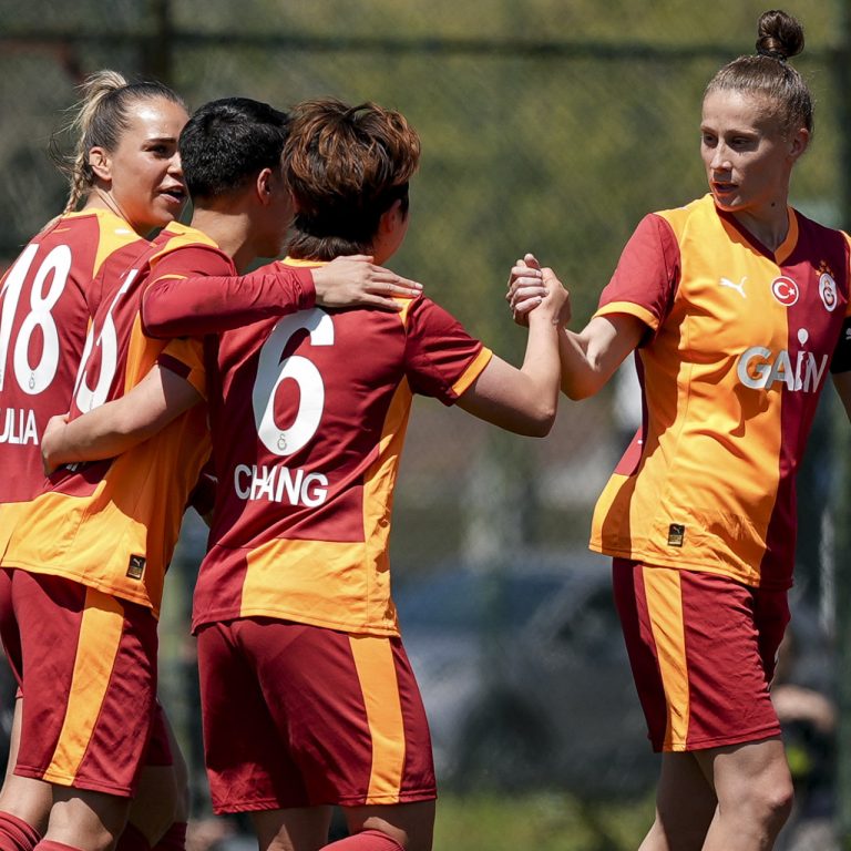 Galatasaray Kadın Futbol Takımı, Fenerbahçe Karşısında İnanılmaz Geri Dönüş Yaptı