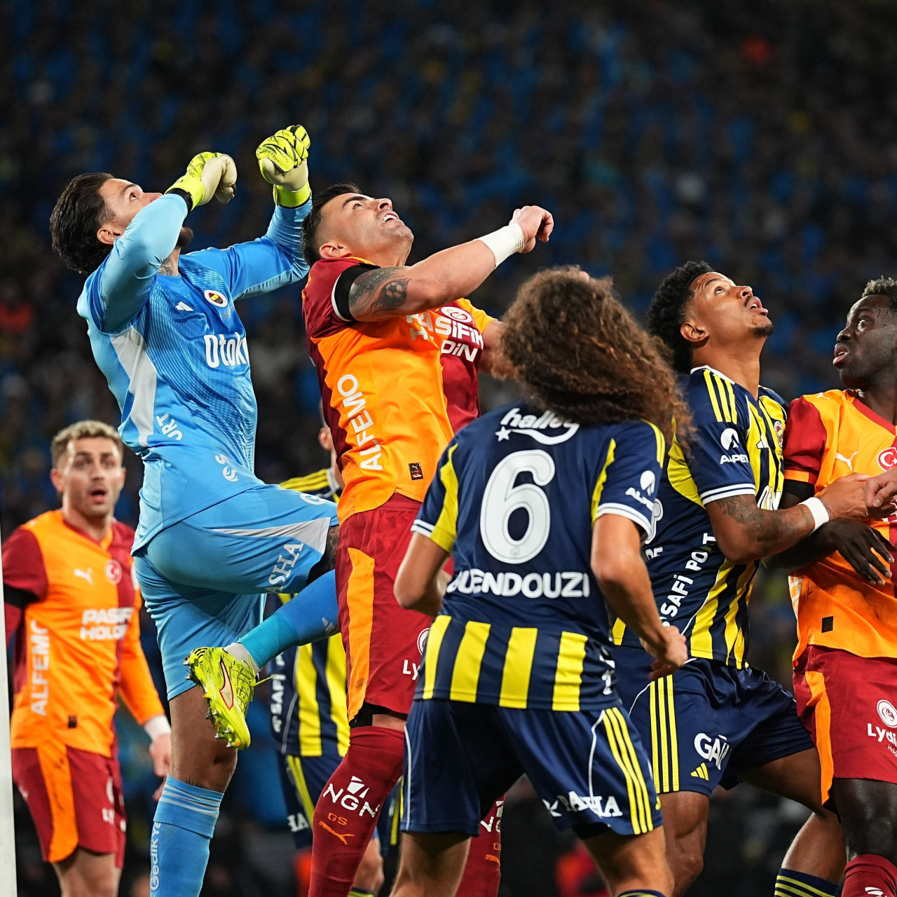 Galatasaray ve Fenerbahçe: Sezonun En Kritik Derbisine Hazırlanıyor