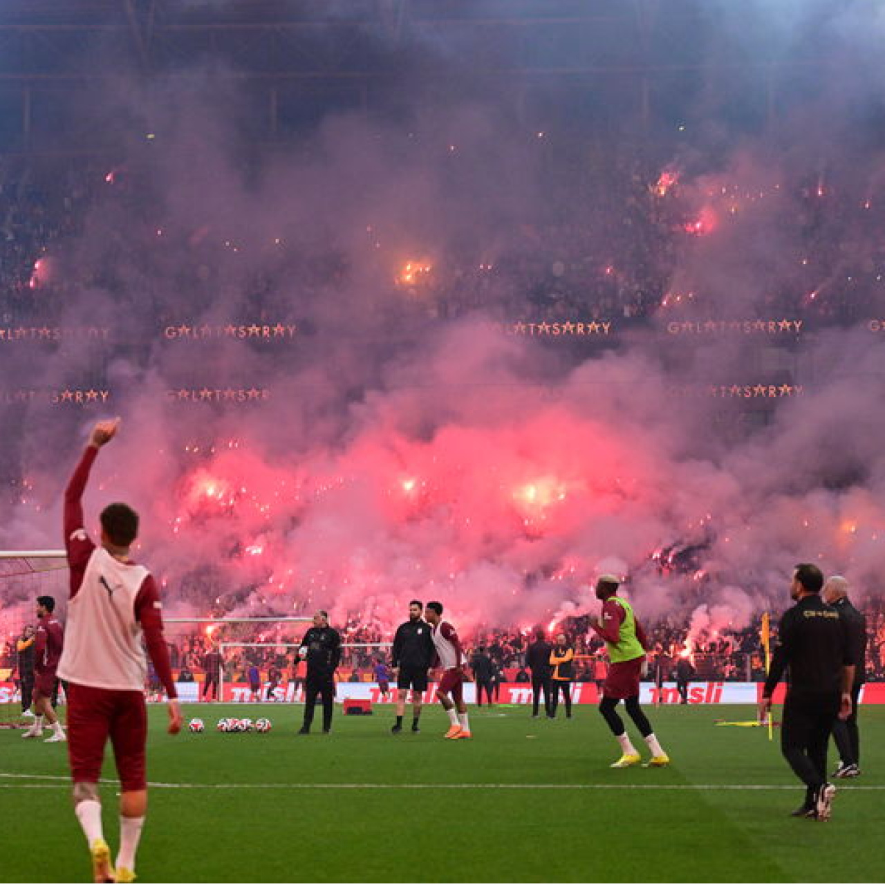 Galatasaray’ın taraftara açık antrenmanında coşkulu şampiyonluk hazırlığı