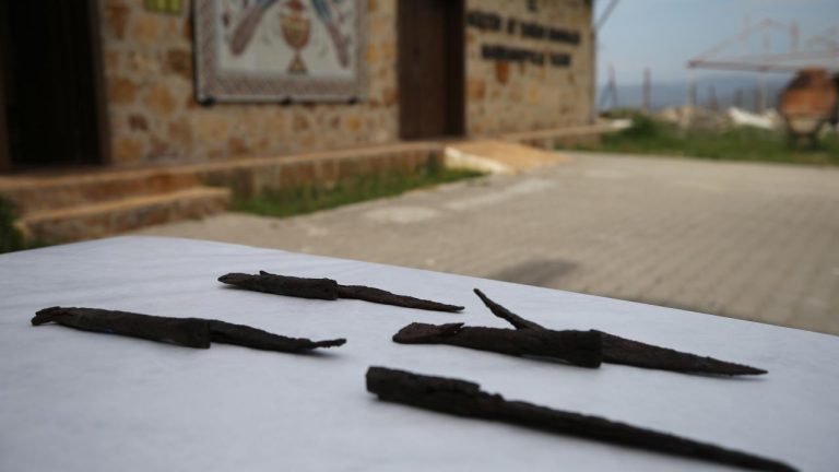 Hadrianopolis Antik Kenti’nde 1500 Yıllık Bıçaklar ve Tarihin İzleri Keşfedildi