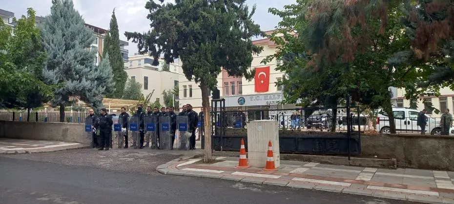 Halfeti Belediyesi’ne düzenlenen operasyonla eski başkan ve 28 kişi tutuklandı