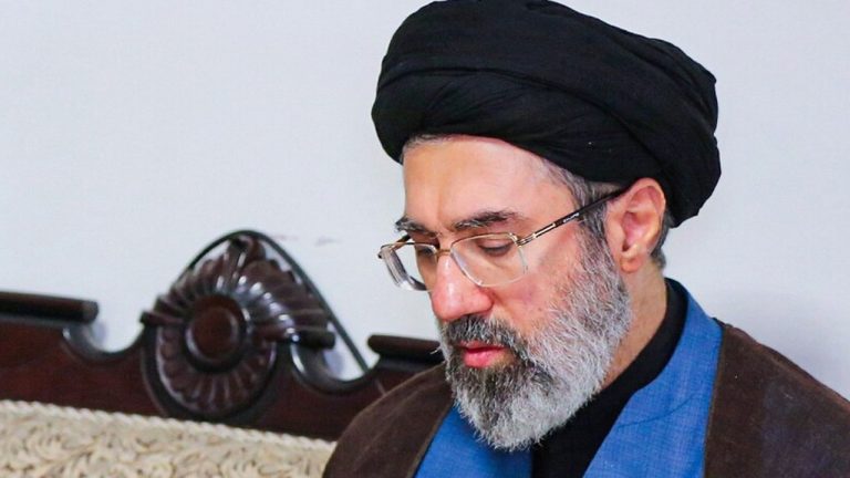 Hamaney’den Kritik Uyarı: Zihinlere Yönelik Tehditlere Dikkat Çekti