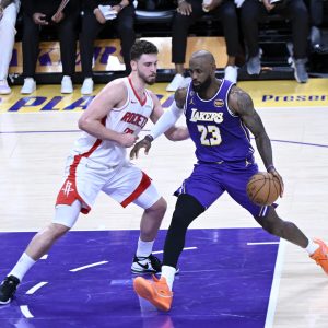 Houston Rockets zorlu maçta Los Angeles Lakers’ı yenerek seriyi 3-2’ye taşıdı
