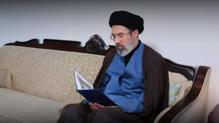 İran’ın Dini Lideri Hamaney Hakkında Çarpıcı İddialar: Sağlık Durumu Tartışma Konusu