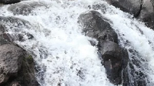 Kayseri’de 10 Yıldır Kuruyan Şelale Yoğun Yağışlarla Yeniden Hayat Buldu