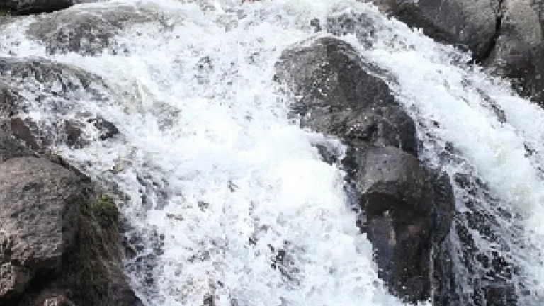 Kayseri’de 10 Yıldır Kuruyan Şelale Yoğun Yağışlarla Yeniden Hayat Buldu