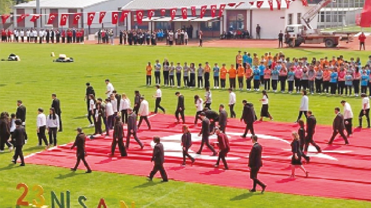 Kocaeli’deki Tören Krizi: Bayrak Hassasiyeti ve Tepkiler