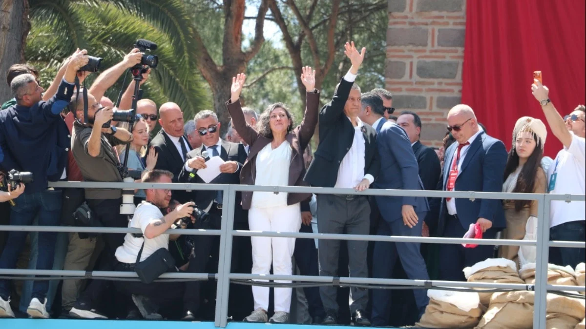 Manisa’nın 486 yıllık geleneği mesir macunu 20 dakikada 10 ton saçıldı