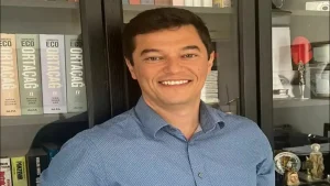 Marmaris Belediye Başkanı Acar Ünlü biber gazı sonrası polise yumruk attığı iddiasıyla hapis cezası aldı