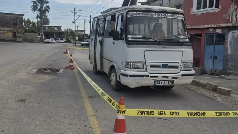 Mersin’de babasının minibüsüyle çarptığı 2 yaşındaki çocuk trajik şekilde hayatını kaybetti