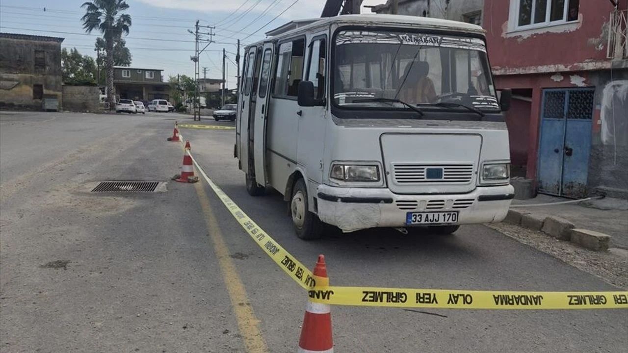 Mersin’de babasının minibüsüyle çarptığı 2 yaşındaki çocuk trajik şekilde hayatını kaybetti