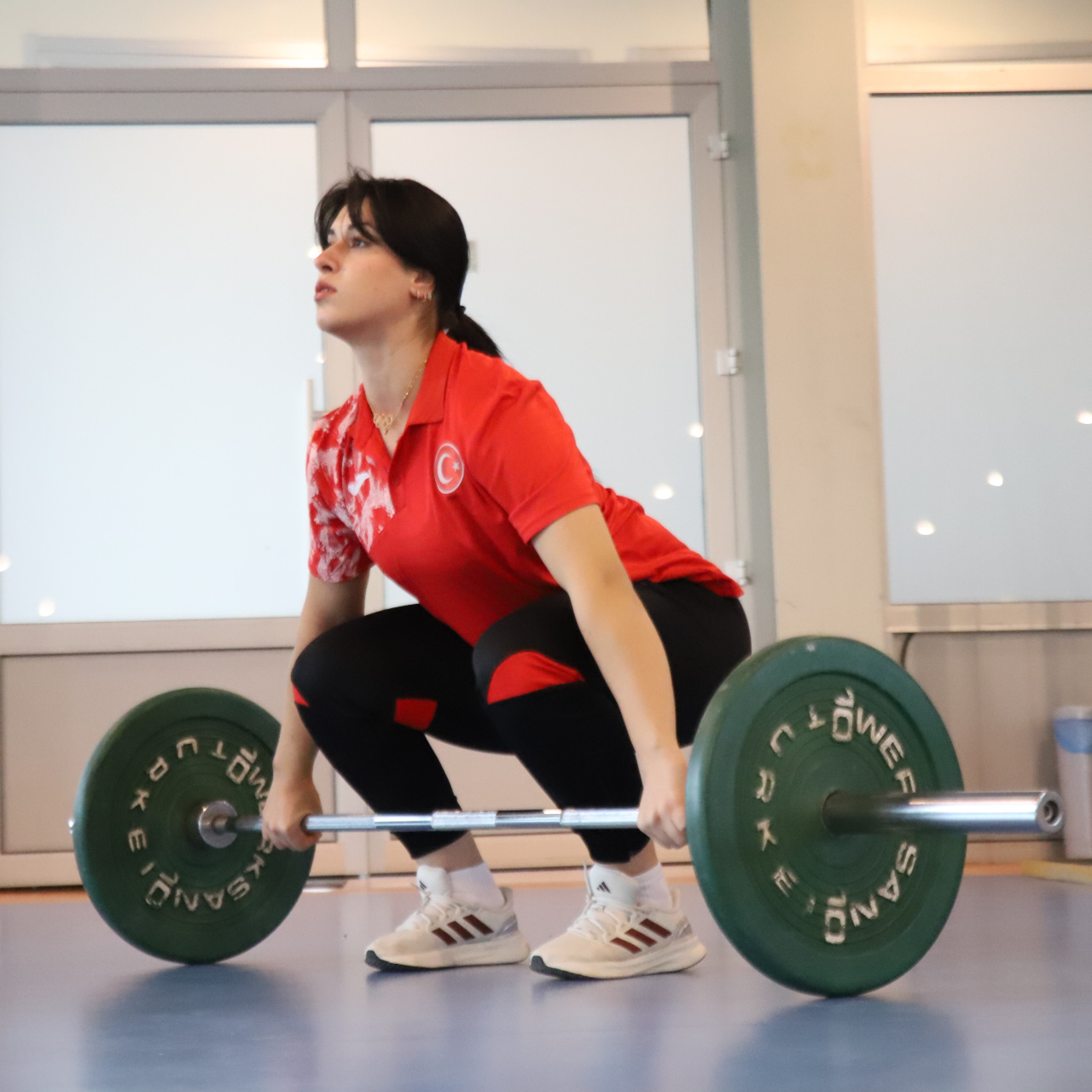 Milli Halterci Büşra Çan Avrupa Şampiyonası’nda Büyük Başarı Elde Etti