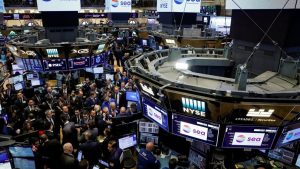 New York Borsası Savaş Gerginliği ve Karışık Kar Raporlarıyla Sarsıldı