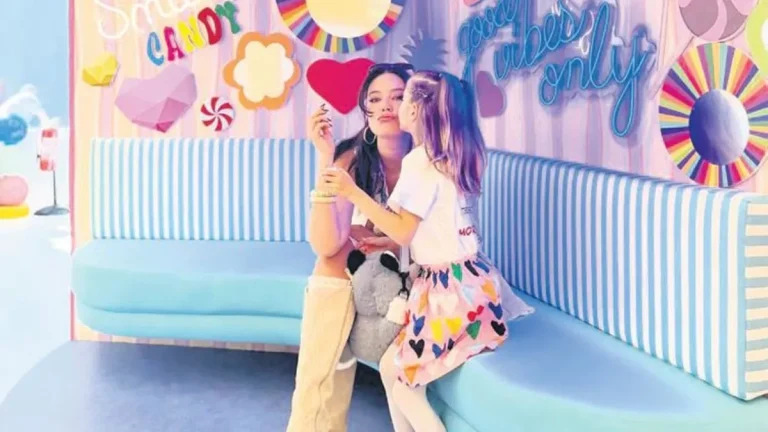 Pelin Akil ve Anıl Altan ikizlerinin renkli doğum gününde bir araya geldi