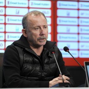 Sergen Yalçın: Beşiktaş’ın Ana Hedefi Türkiye Kupası