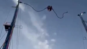 Sevilla’da lunaparkta sapan makinesi arızalandı, ziyaretçiler ölümden döndü