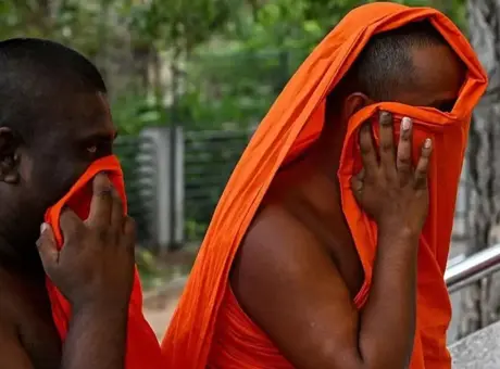 Sri Lanka’da Budist rahipler Tayland tatilinden dönerken valizlerinde uyuşturucu yakalandı