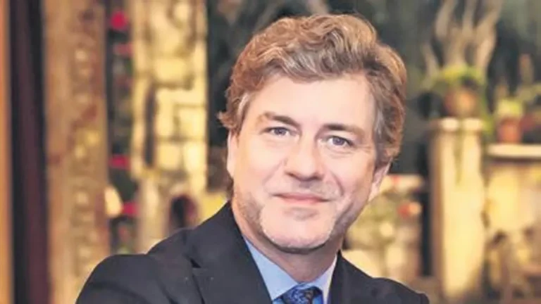 TAN Sağtürk’ün modern Kuğu Gölü yorumu ünlü isimleri büyüledi