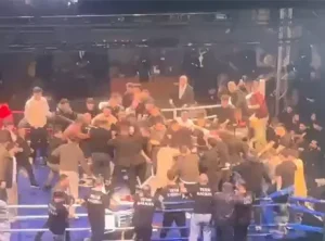 Trabzon’daki Türk ve Rus boksörlerin maçı büyük kavgaya sahne oldu