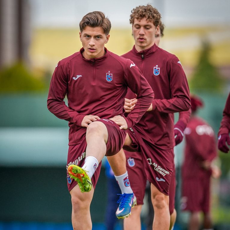 Trabzonspor Süper Lig’de Göztepe karşılaşması öncesi yoğun tempoda çalışıyor