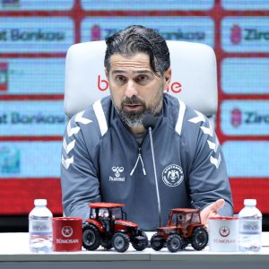 Tümosan Konyaspor’un Yarı Final Sevinci: İlhan Palut’un Zafer Yorumu