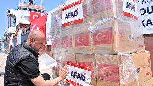 Türkiye’nin 730 tonluk insani yardımı Lübnan’ın Beyrut limanına ulaştı