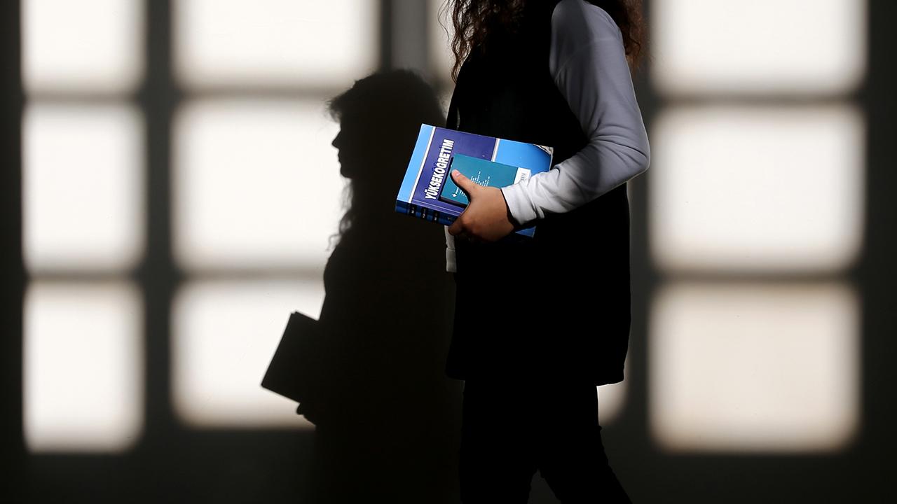 YÖK, üniversitelere doğum yapan lisansüstü öğrencilerin ek süre taleplerini değerlendirme çağrısı yaptı